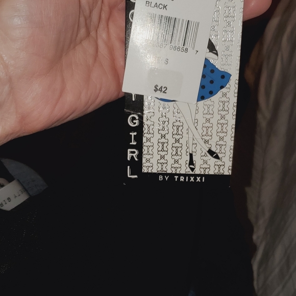 NWT SEXY BLOUSE, BELL SLEEVES, LACE DETAIL, SMALL SOCIETY GIRL - Picture 9 of 11